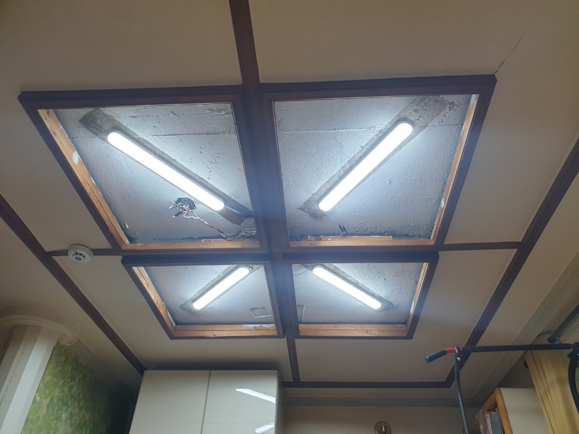 [ũ]  ø ˰  õ忡 LED ⱸ ƴ Ϲ  Ǵ°ɷ ٰ  ̴´ LED ڵ  üϿϴ. ִ   ִµ üϰ ٽ  