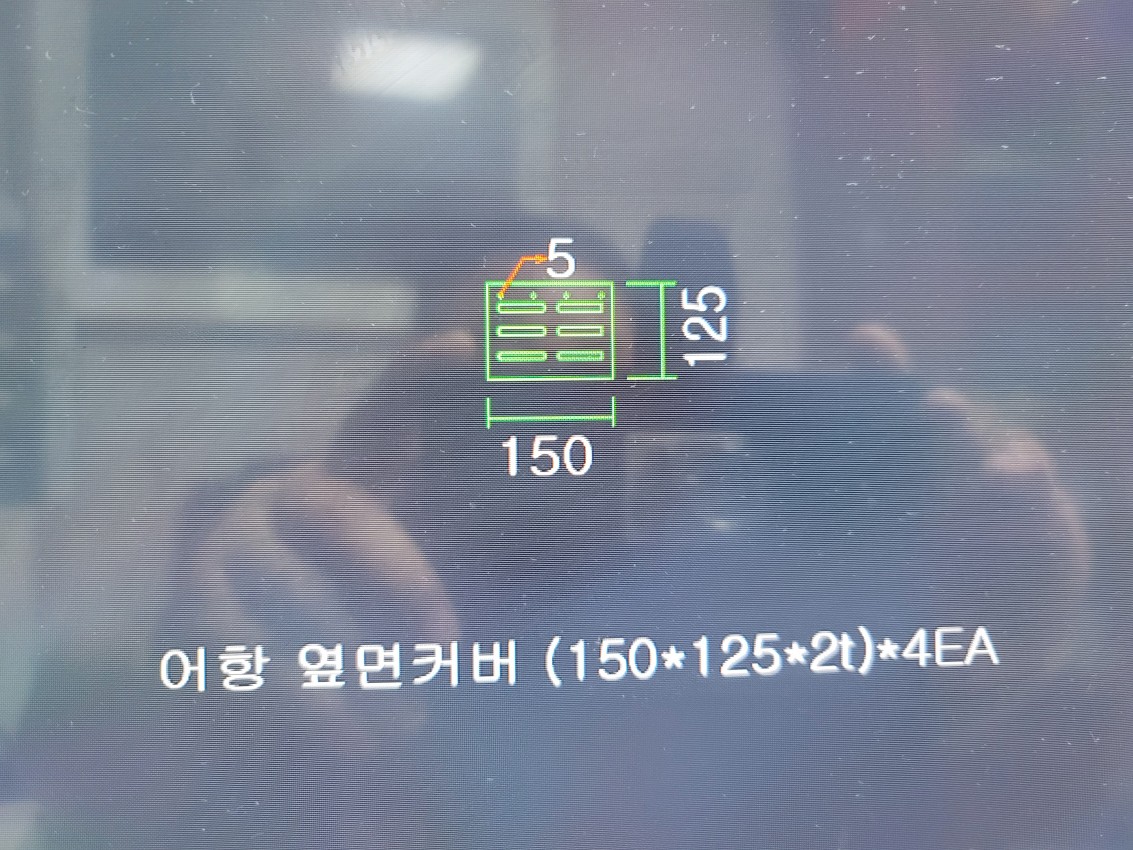[ũ] 1.  Ѳ (405*400*3t)*2EA2. ׶Ѳ  ī (150*125*2T)*2EA (130*125*2)*2EA3. ׶Ѳ ħٸ(115*30*30)*15EA Ͽ   ûմϴ.